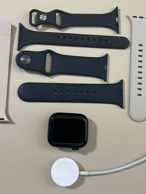 Apple Watch Series 8 (GPS + Cellular)